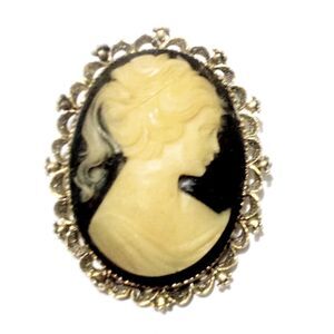Gerry's Signed Vintage Gold Tone Black and Cream Resin Cameo Brooch Pendant